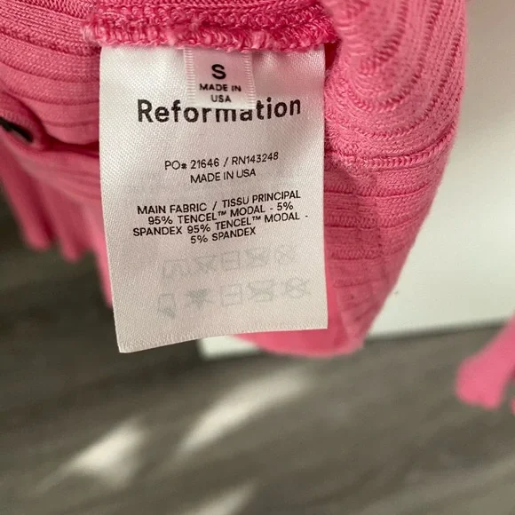 Reformation Gellar Top hot pink Candy fuschia button up - Picture 5 of 6